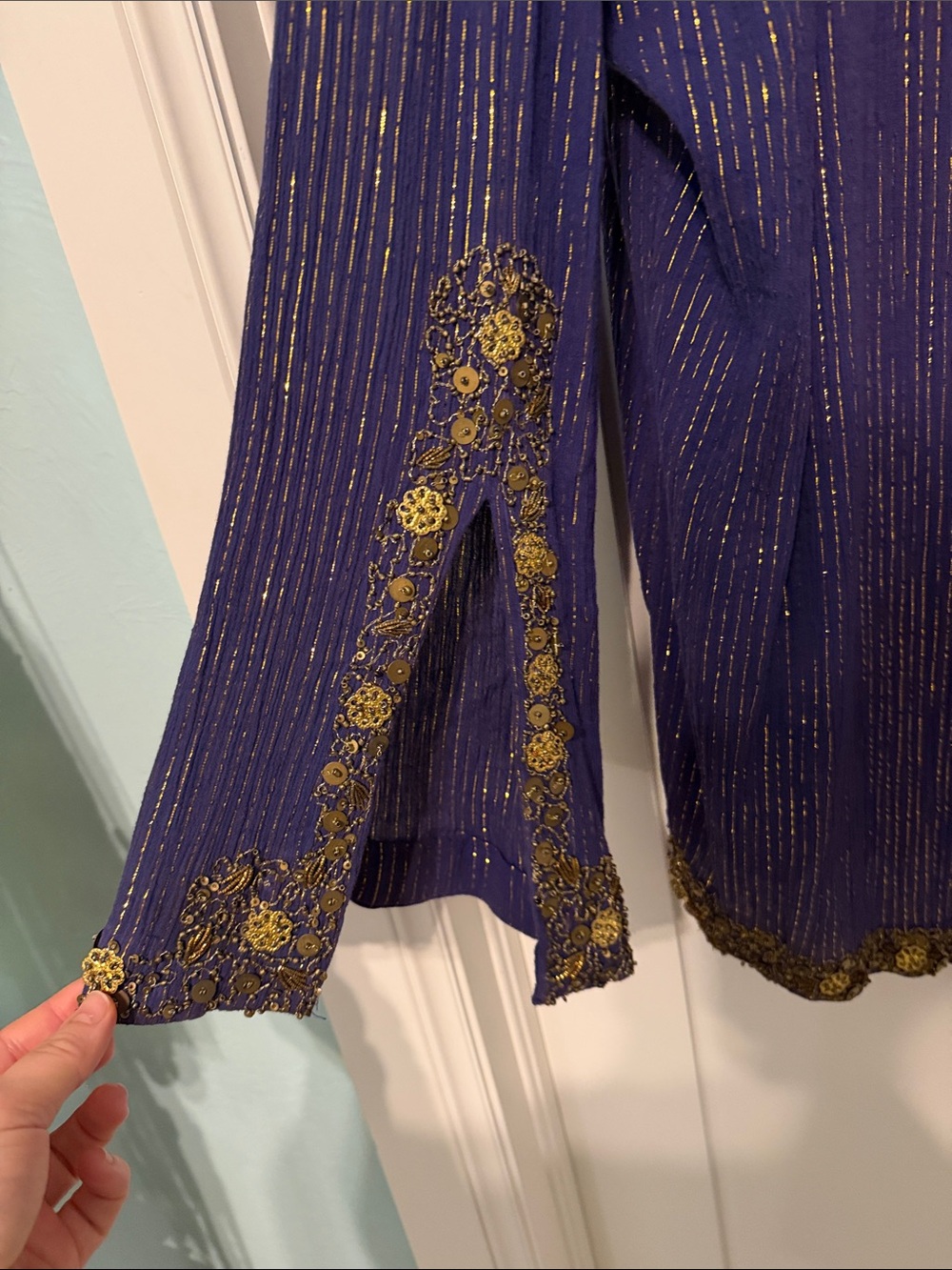A. B. Lambdin Vintage Women's Beaded Embellished V-Neck Tunic in Royal Blue - Picture 6 of 9